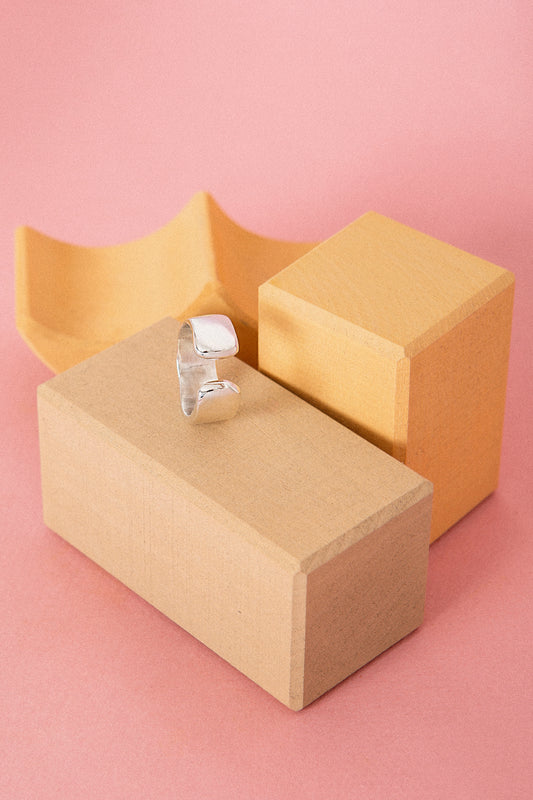 LINDA RING