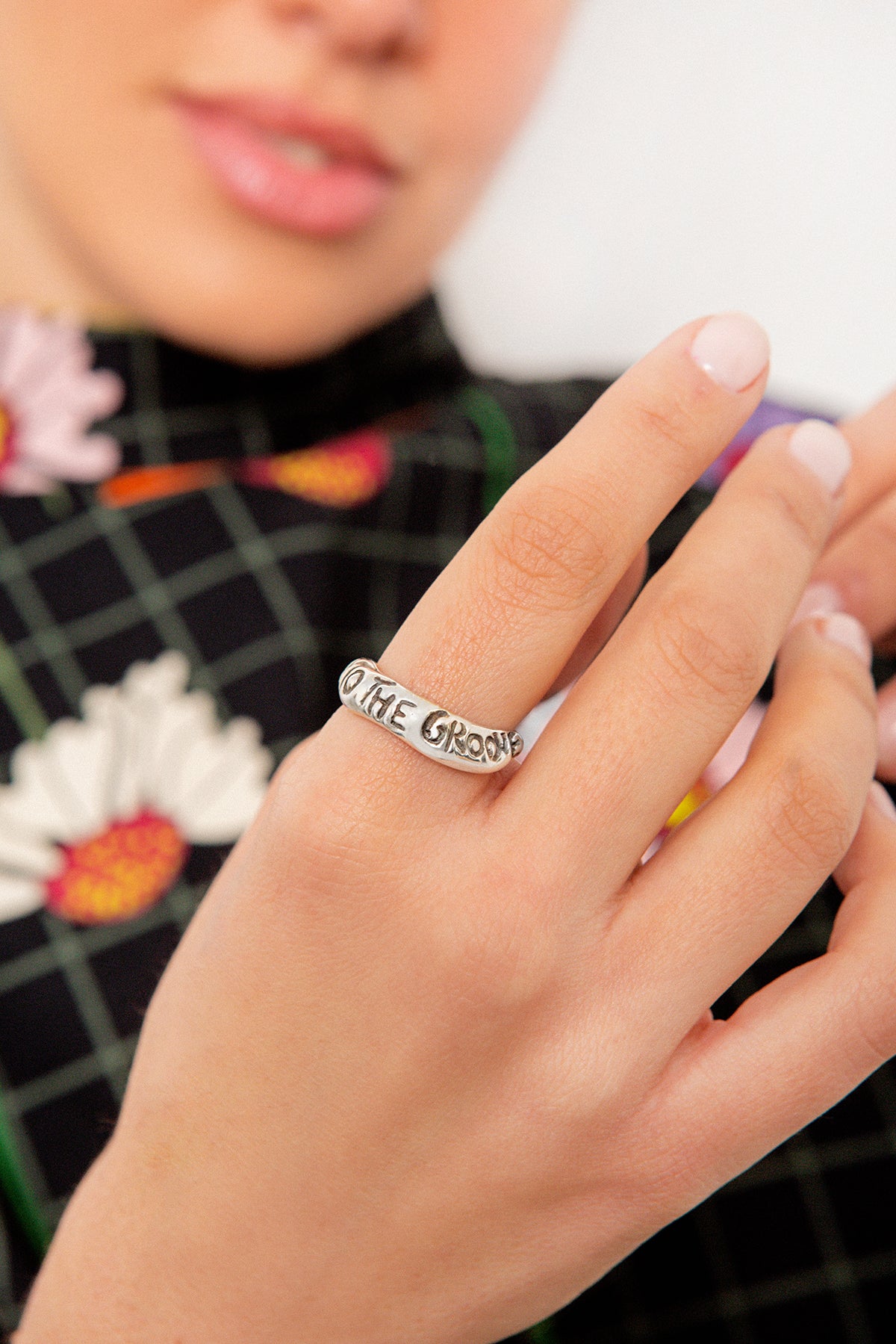 INTO THE GROOVE RING