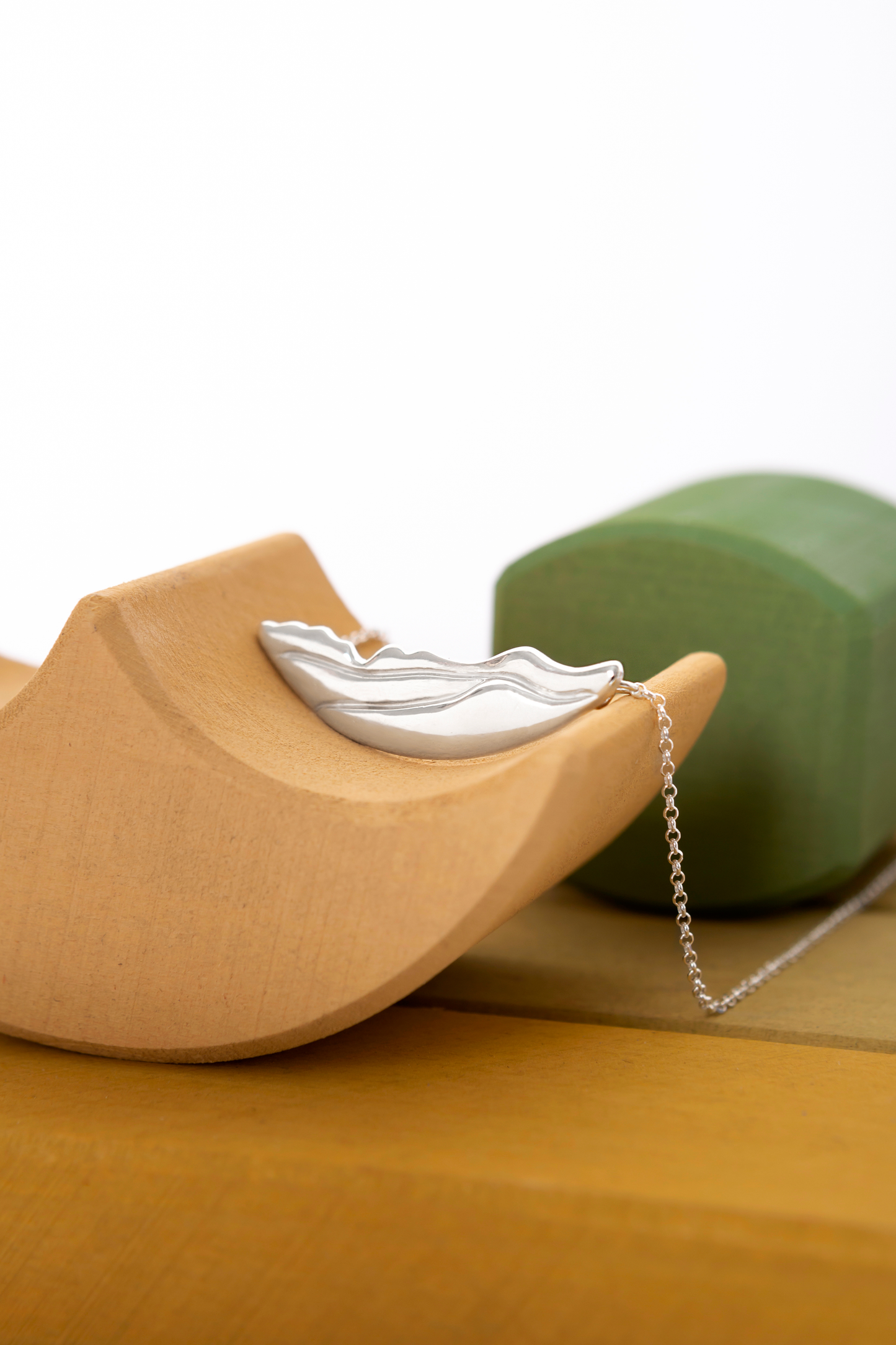 SLEEPING BEAUTY NECKLACE