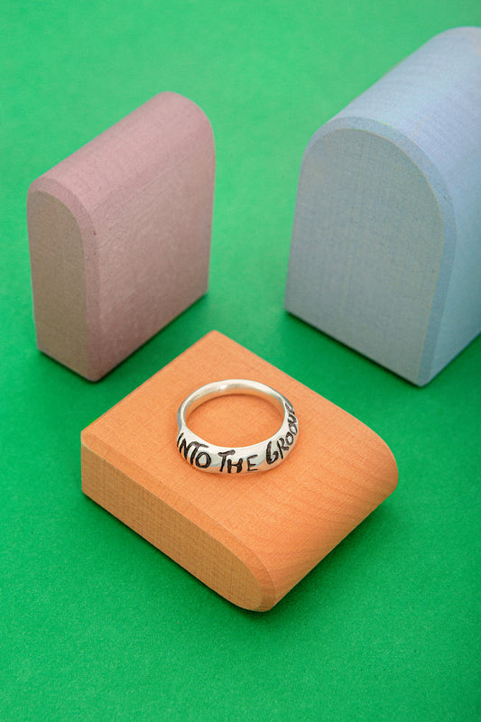 INTO THE GROOVE RING